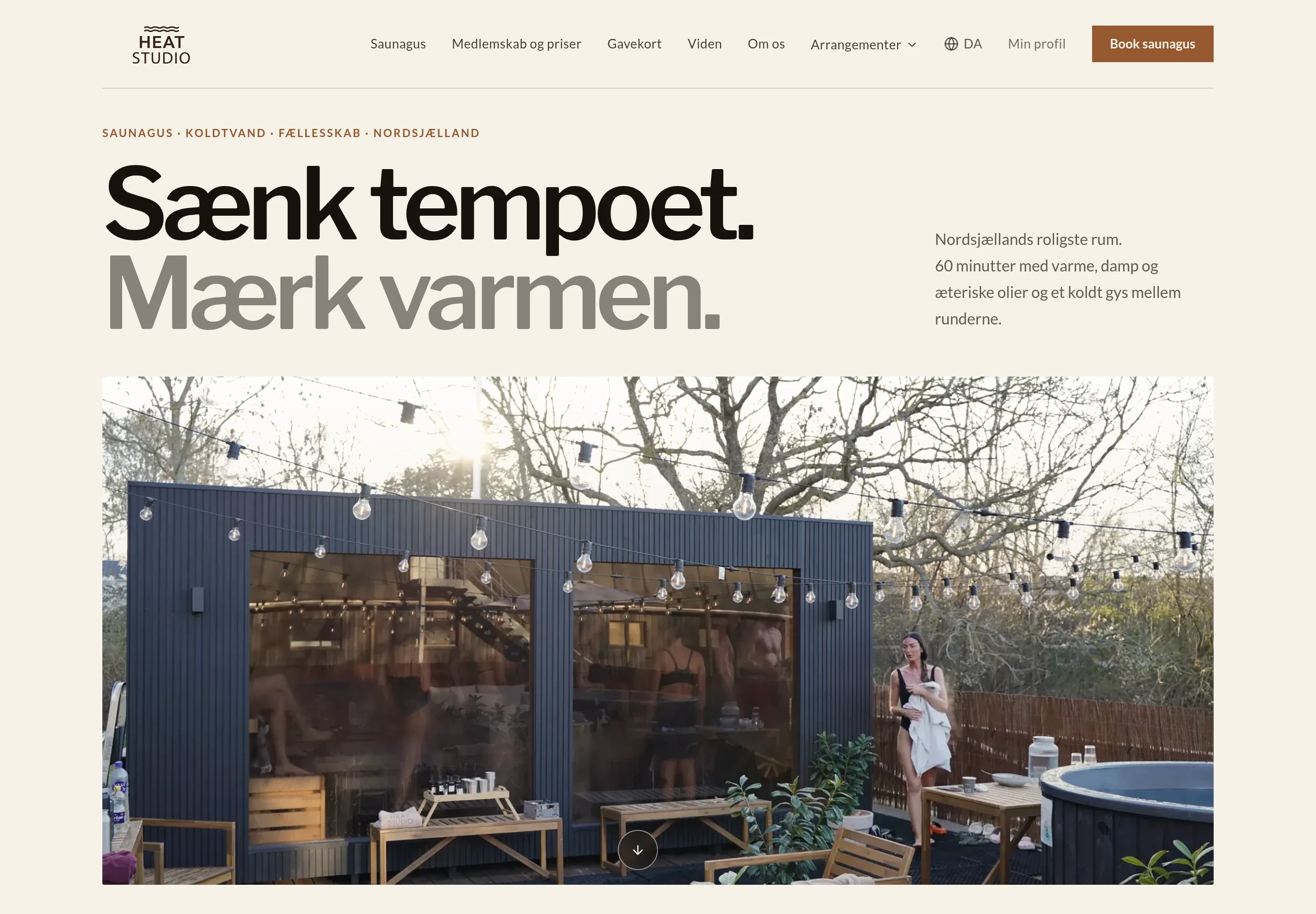 Heat Studios hjemmeside med overskriften Sænk tempoet. Mærk varmen og et foto af saunaen.